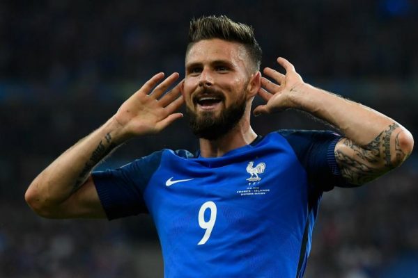 Giroud hits back at Aussie after being accused of not swapping shirts at World Cup